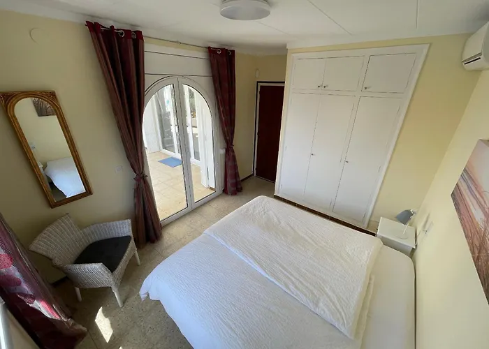 Ref Es78 80 Villa